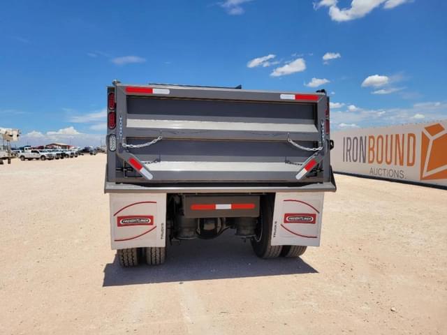 Image of Freightliner M2 106 equipment image 3