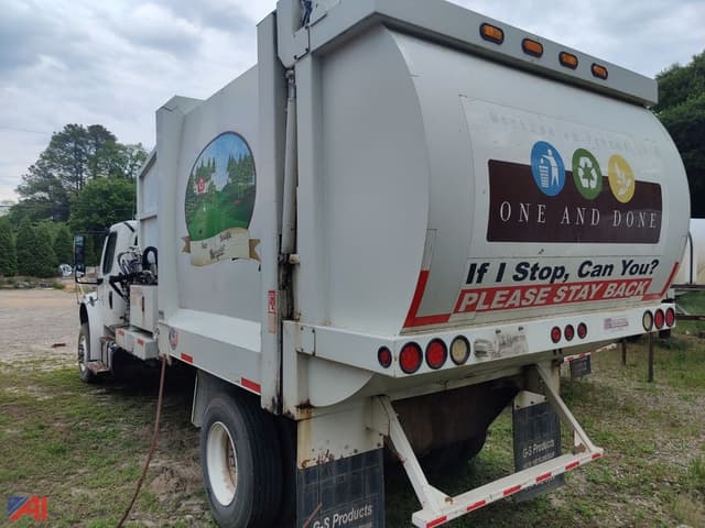 Image of Freightliner M2 106 equipment image 1