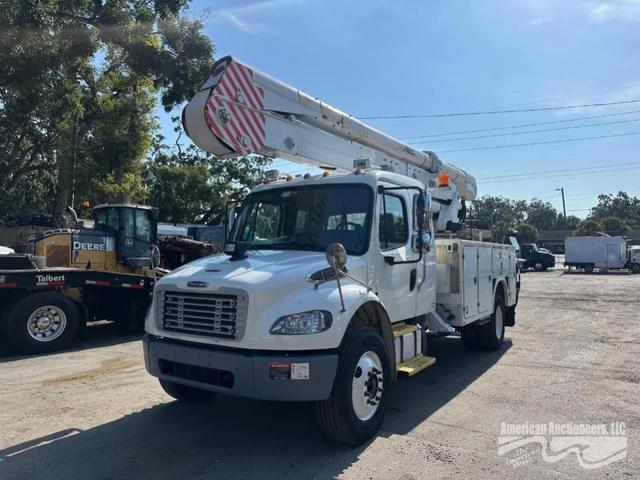 Image of Freightliner M2 106 equipment image 3
