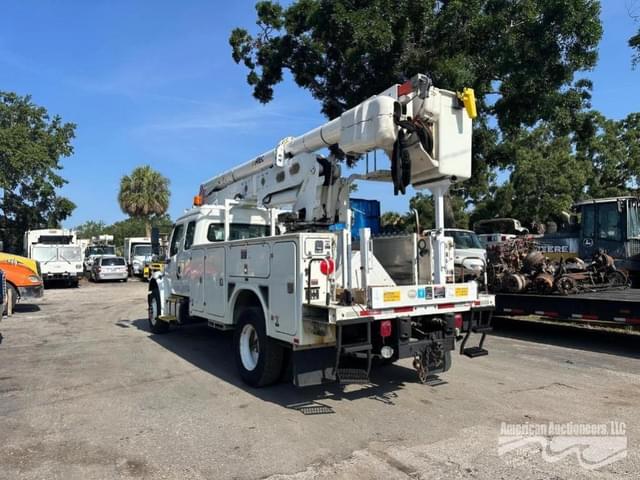 Image of Freightliner M2 106 equipment image 2