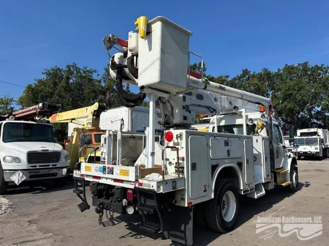 Image of Freightliner M2 106 equipment image 1