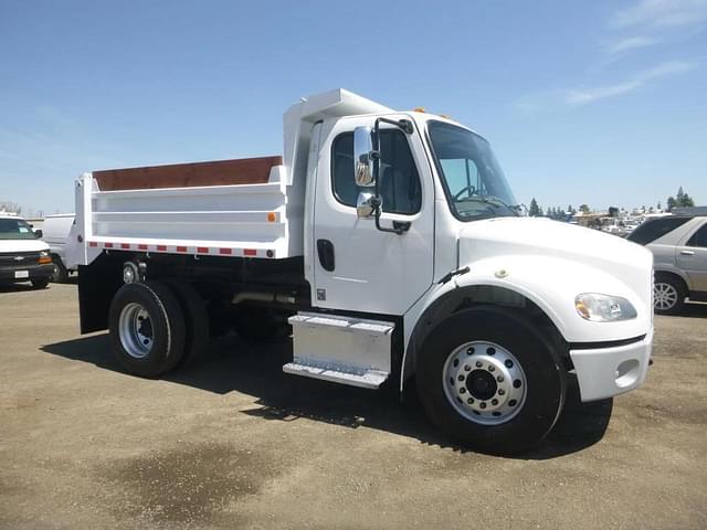 Image of Freightliner M2 106 equipment image 1