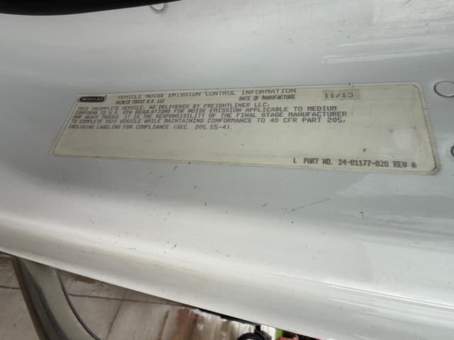 Image of Freightliner M2 106 equipment image 3