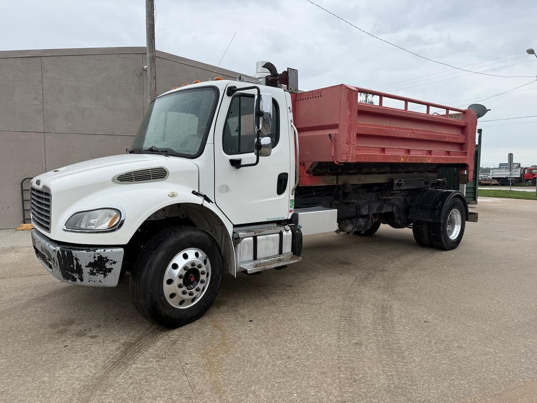 Image of Freightliner M2 106 Primary image