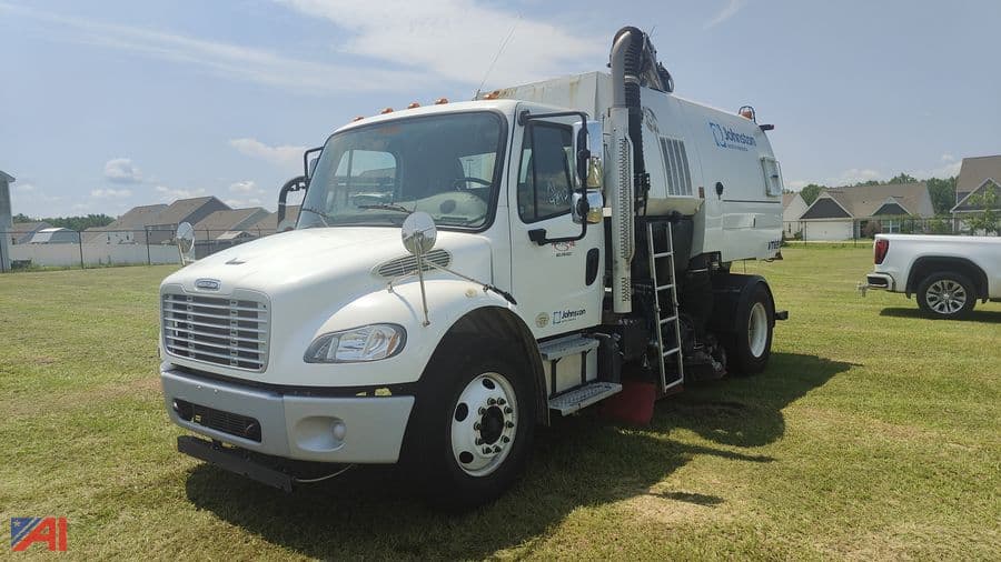 Image of Freightliner M2 106 Primary image