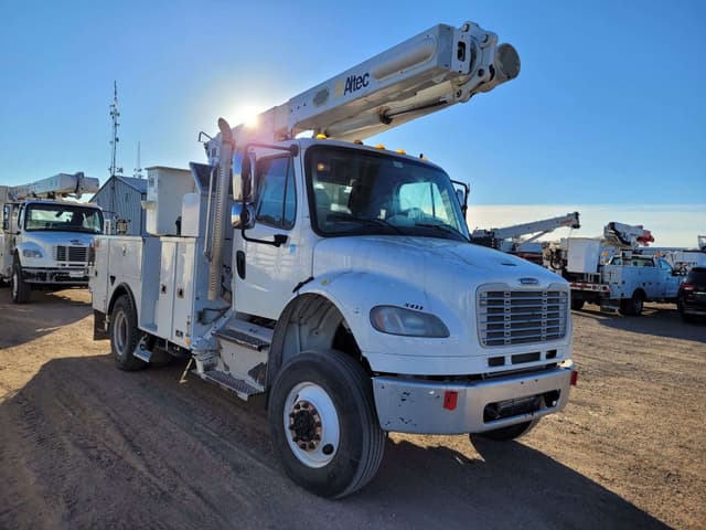 Image of Freightliner M2 106 equipment image 1