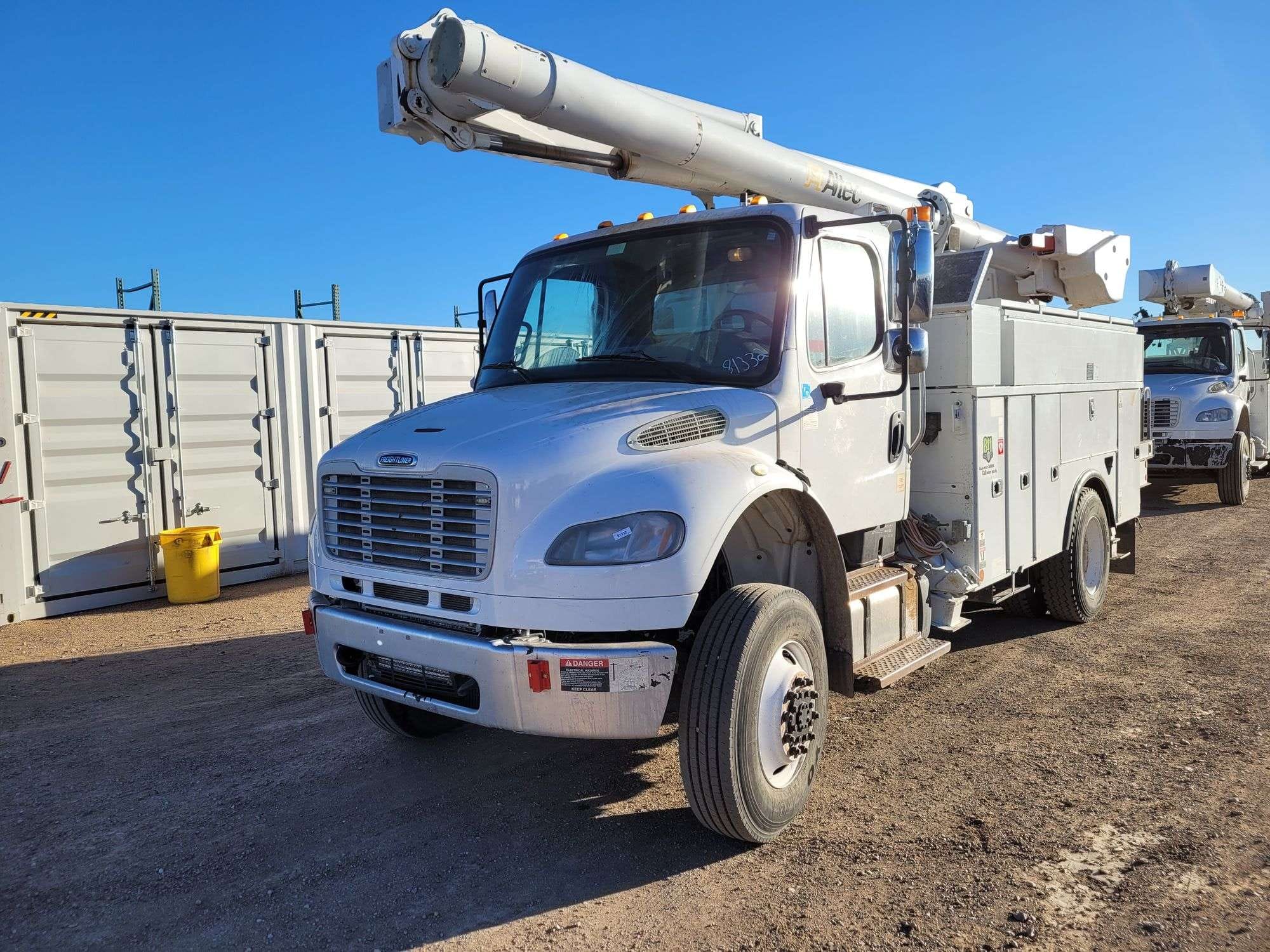 2014 Freightliner M2 106 Equipment Image0