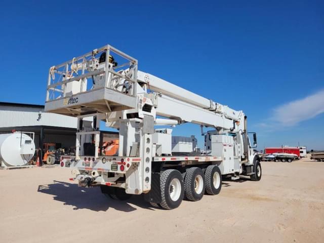 Image of Freightliner M2 112 equipment image 4