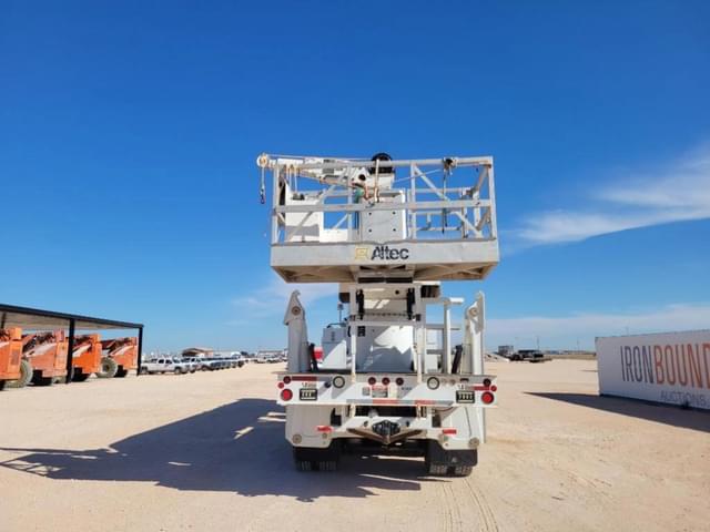 Image of Freightliner M2 112 equipment image 3
