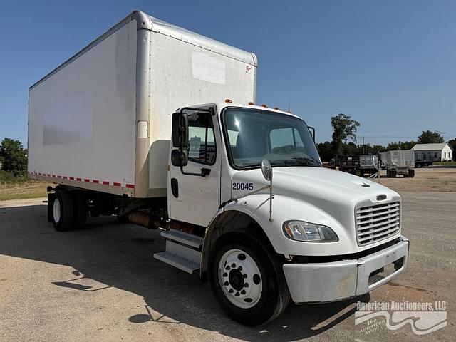 Image of Freightliner M2 equipment image 2