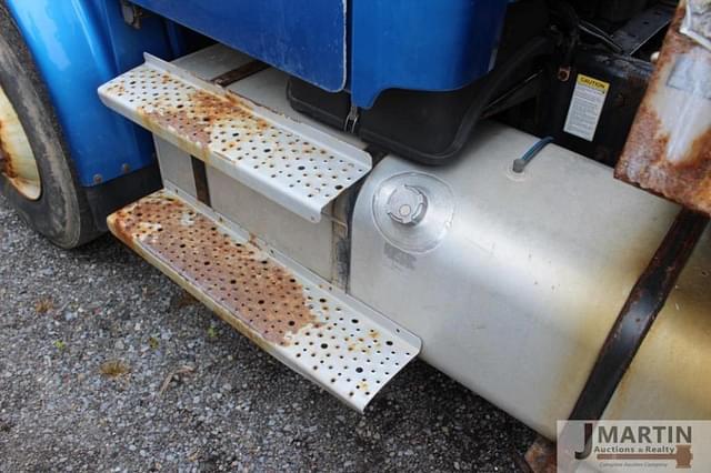 Image of Freightliner Business Class M2 equipment image 4