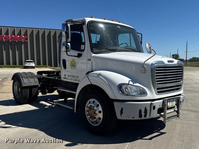 Image of Freightliner Business Class M2 equipment image 2