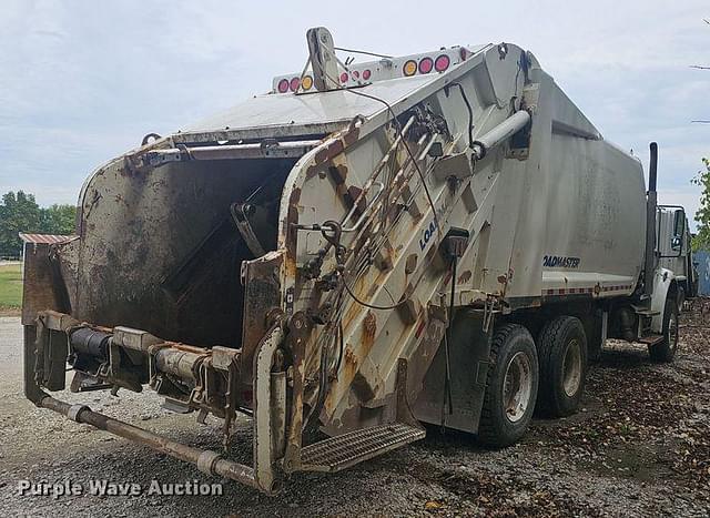 Image of Freightliner M2 equipment image 4