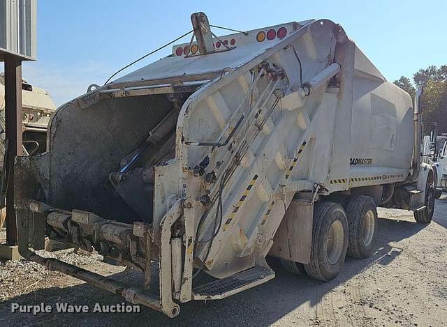 Image of Freightliner M2 equipment image 4