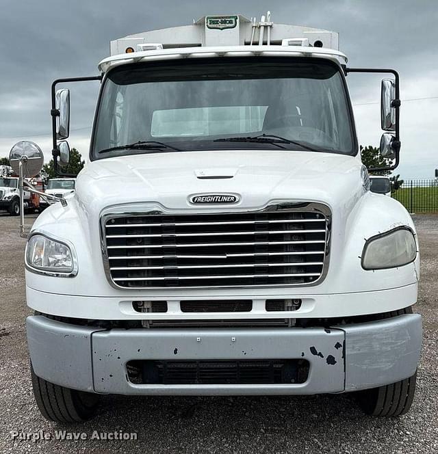 Image of Freightliner M2 equipment image 1