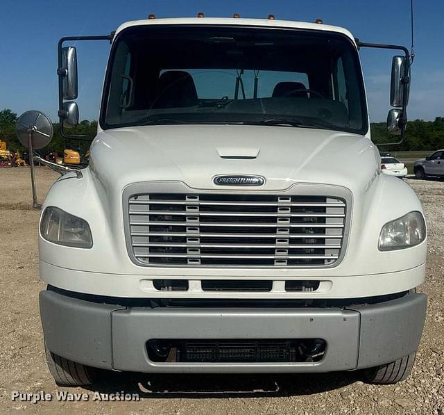 Image of Freightliner M2 equipment image 1