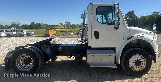 Image of Freightliner M2 equipment image 3