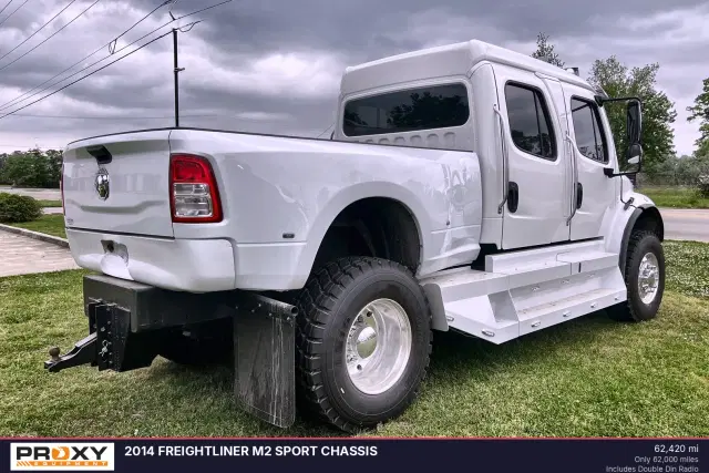 Image of Freightliner M2 equipment image 3