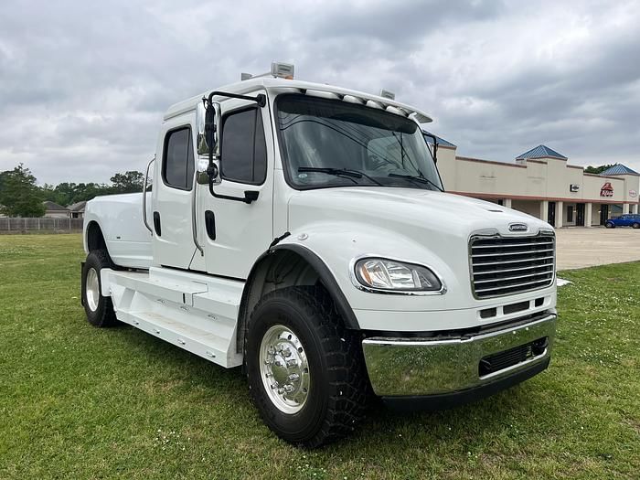 2014 Freightliner Business Class M2 Equipment Image0