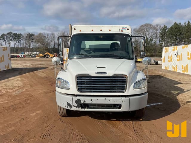 Image of Freightliner M2 equipment image 1