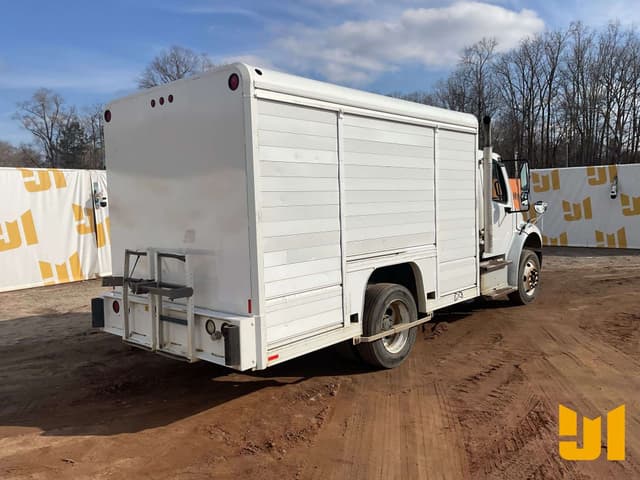 Image of Freightliner M2 equipment image 4