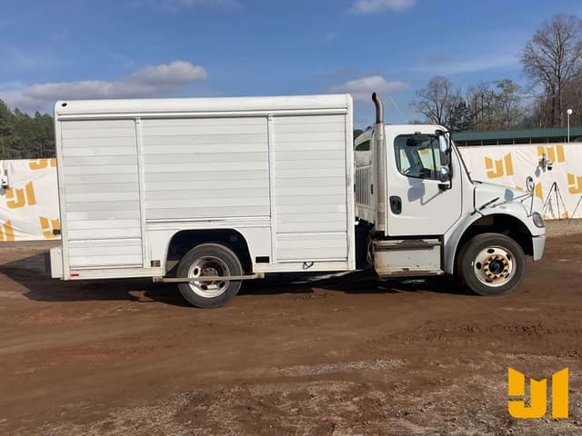 Image of Freightliner M2 equipment image 3