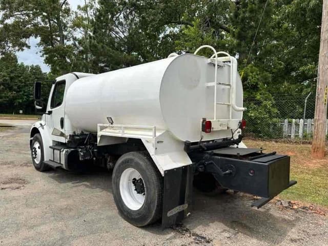 Image of Freightliner M2 equipment image 3