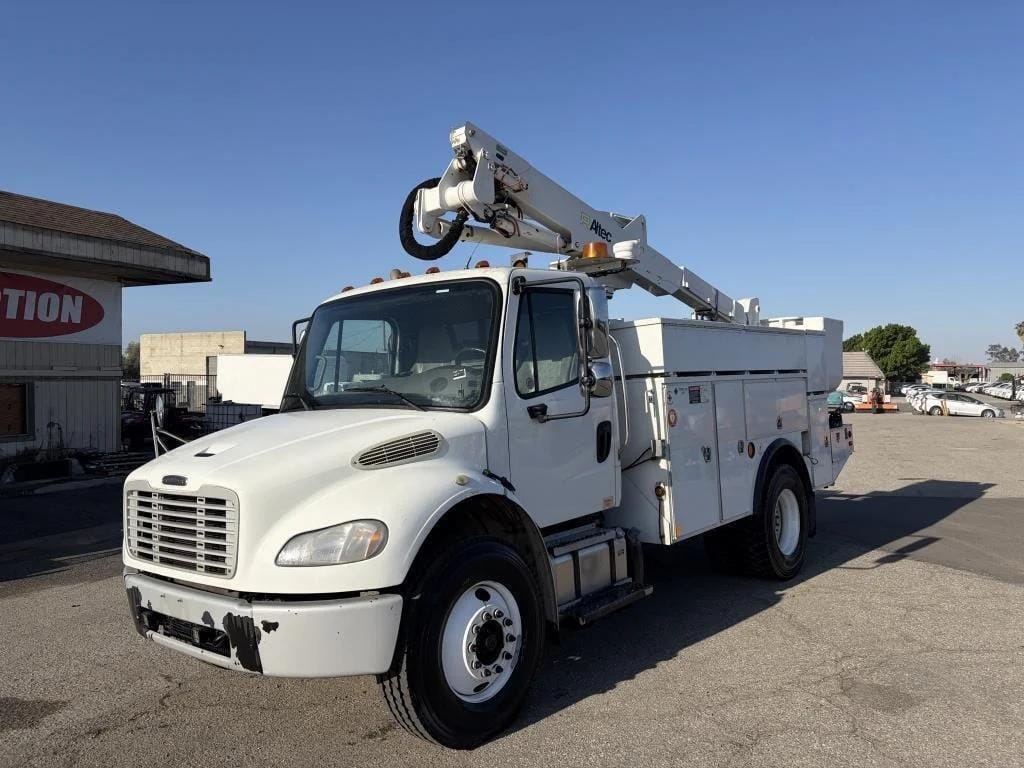 2014 Freightliner M2106 Equipment Image0