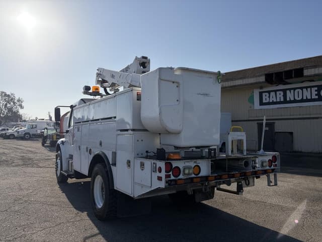 Image of Freightliner M2106 equipment image 3