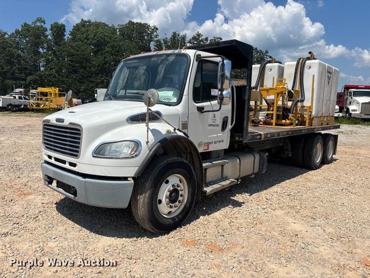 2014 Freightliner M2106 Equipment Image0