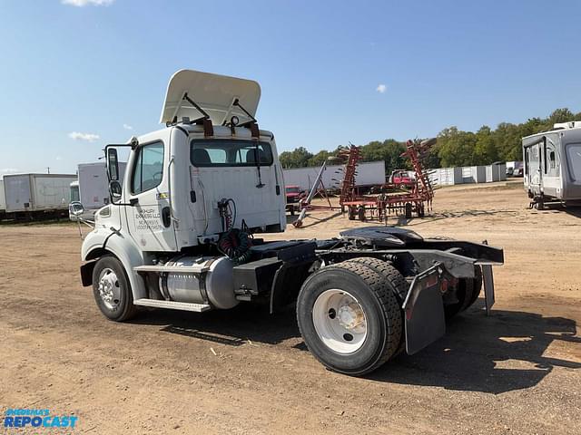 Image of Freightliner M2 112 equipment image 3