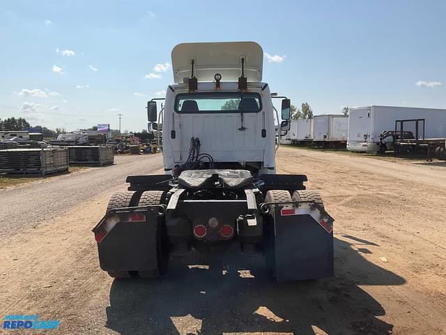 Image of Freightliner M2 112 equipment image 4