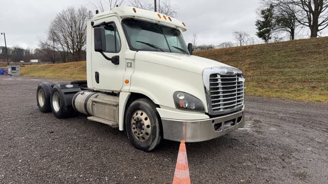 Image of Freightliner Undetermined equipment image 2