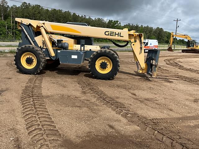 Image of Gehl RS10-44 equipment image 3