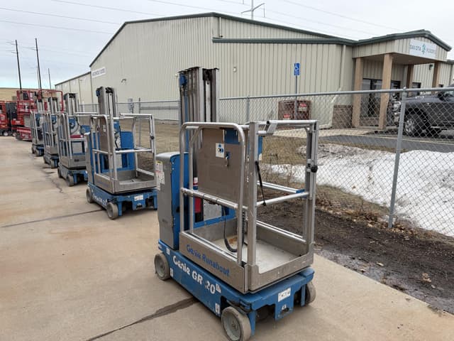 Image of Genie GR-20 equipment image 1