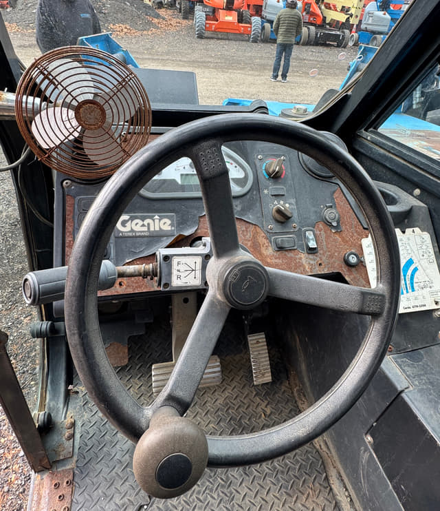 Image of Genie GTH-1056 equipment image 3