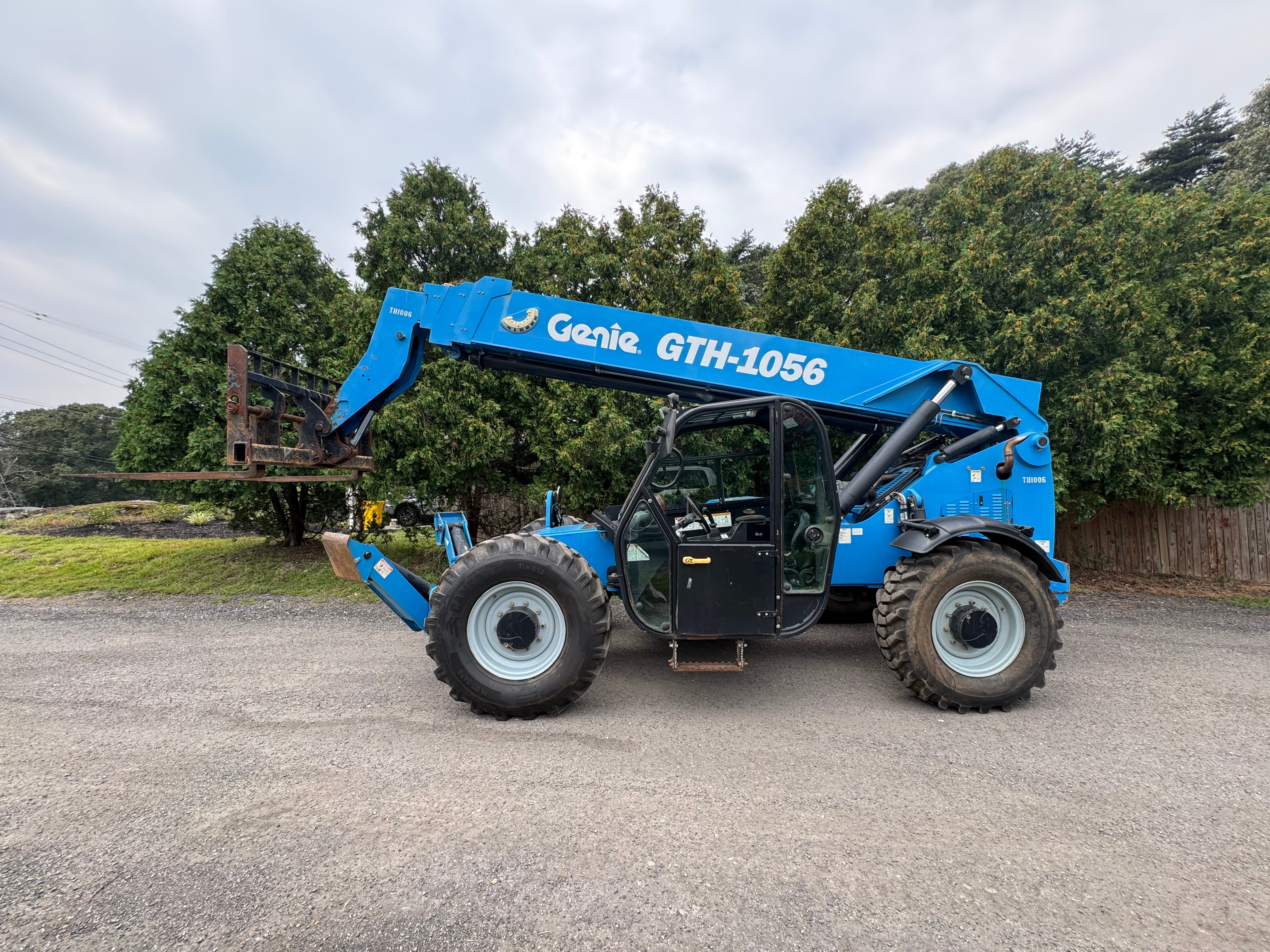 2014 Genie GTH-1056 Equipment Image0