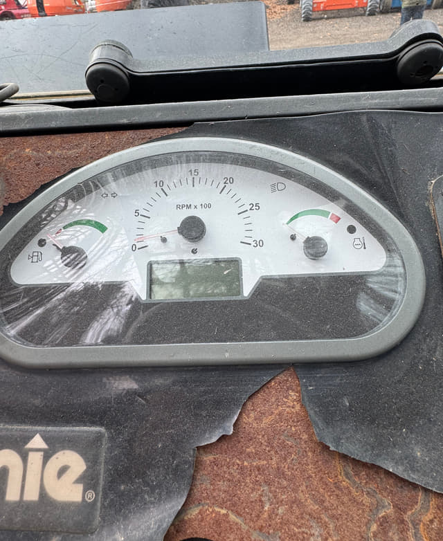 Image of Genie GTH-1056 equipment image 2