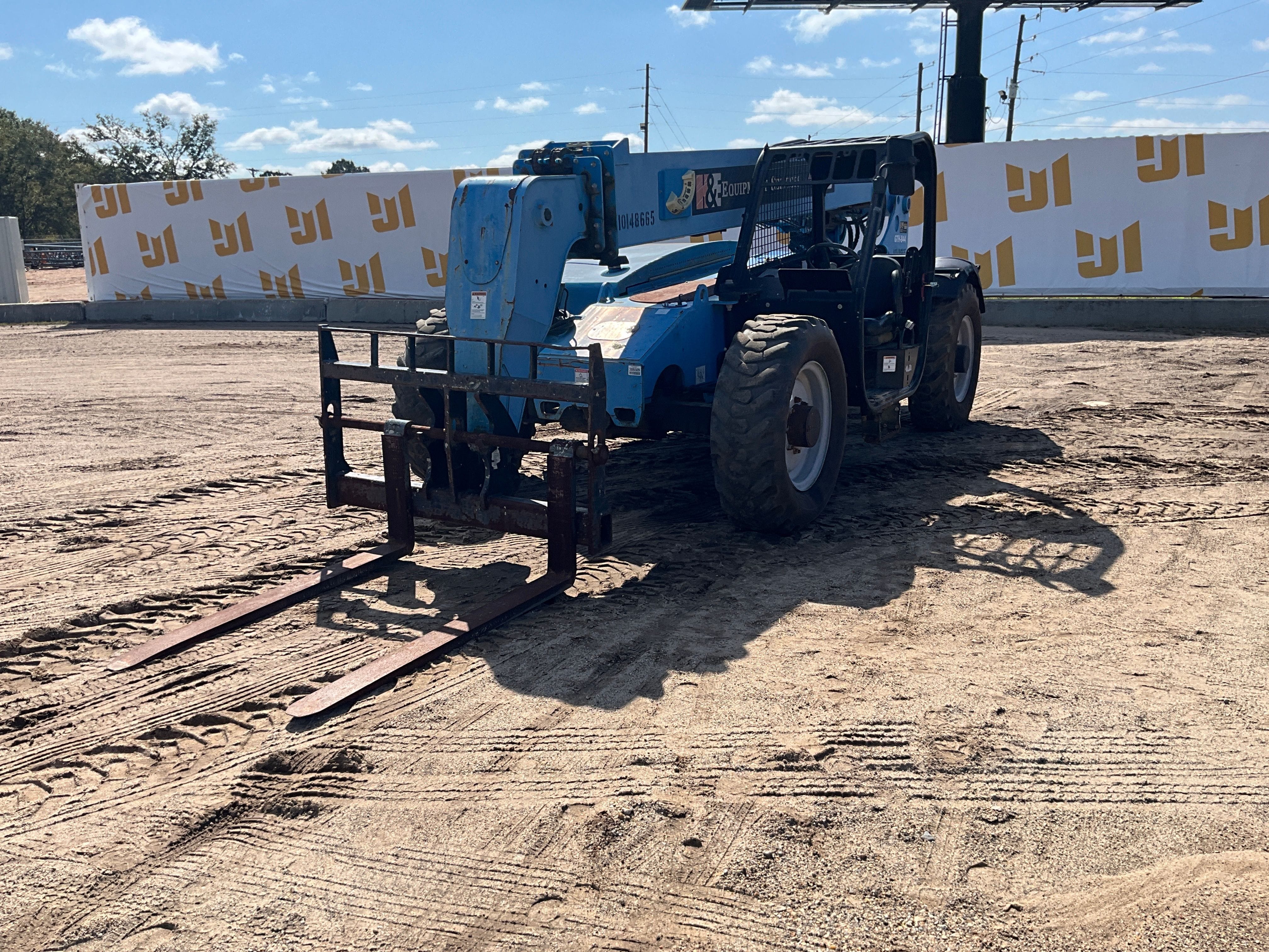 2014 Genie GTH-844 Equipment Image0