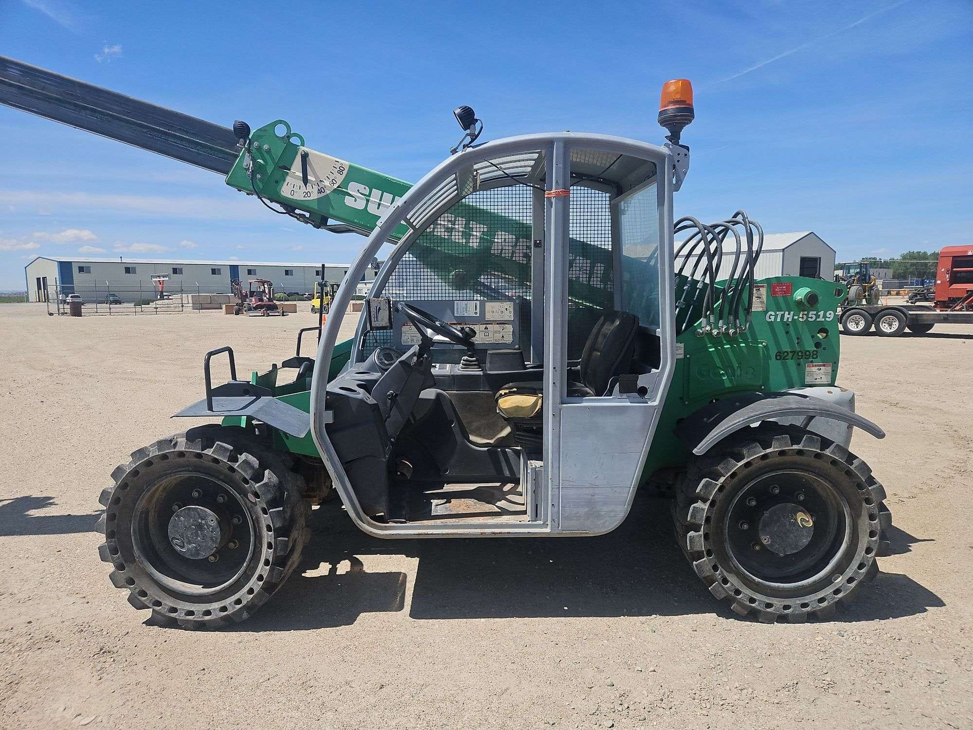 2014 Genie GTH5519 Equipment Image0