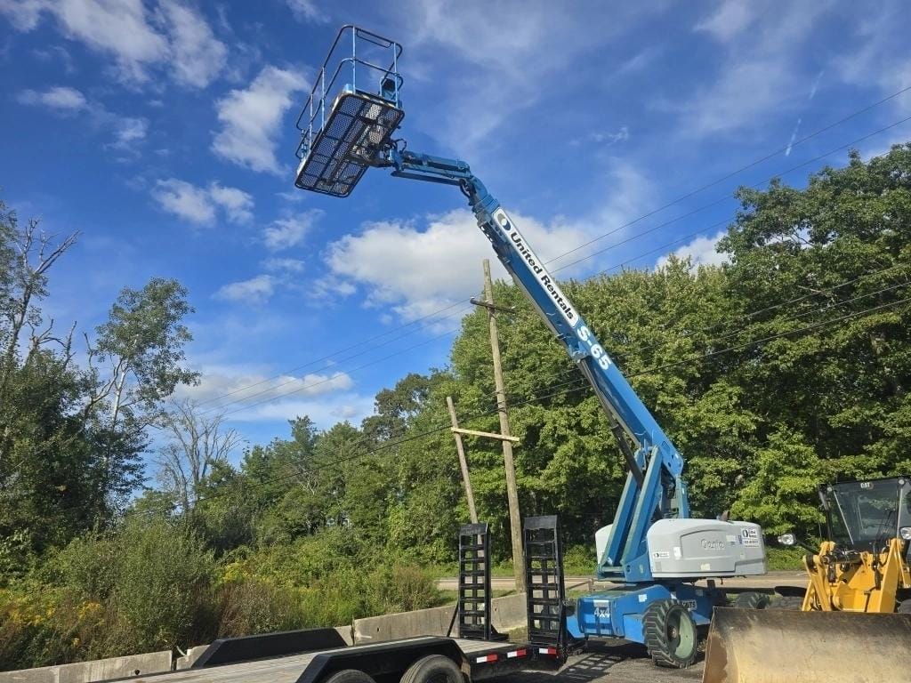 2014 Genie S-65 Equipment Image0