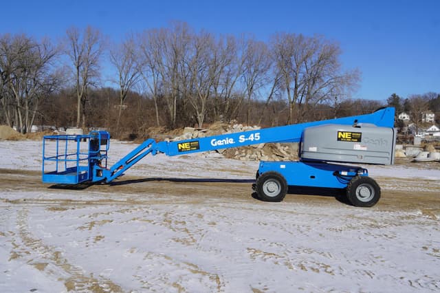 Image of Genie S-45 equipment image 2