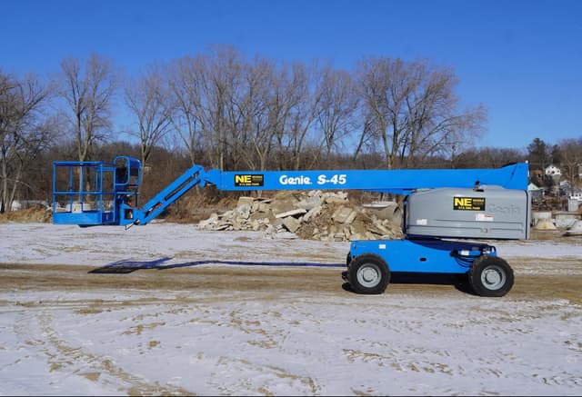 Image of Genie S-45 equipment image 1
