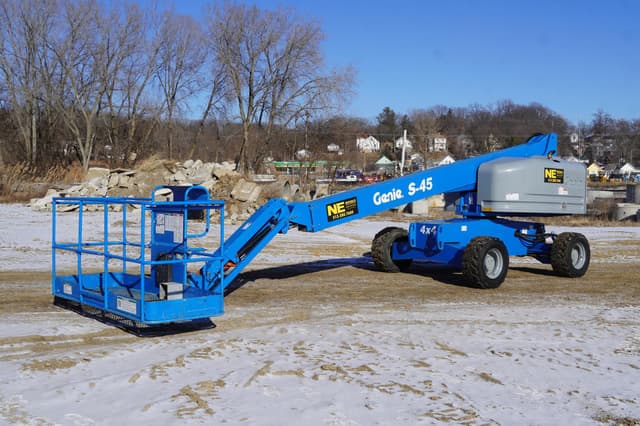 Image of Genie S-45 equipment image 3