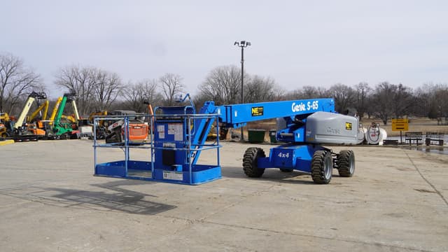 Image of Genie S-65 equipment image 2