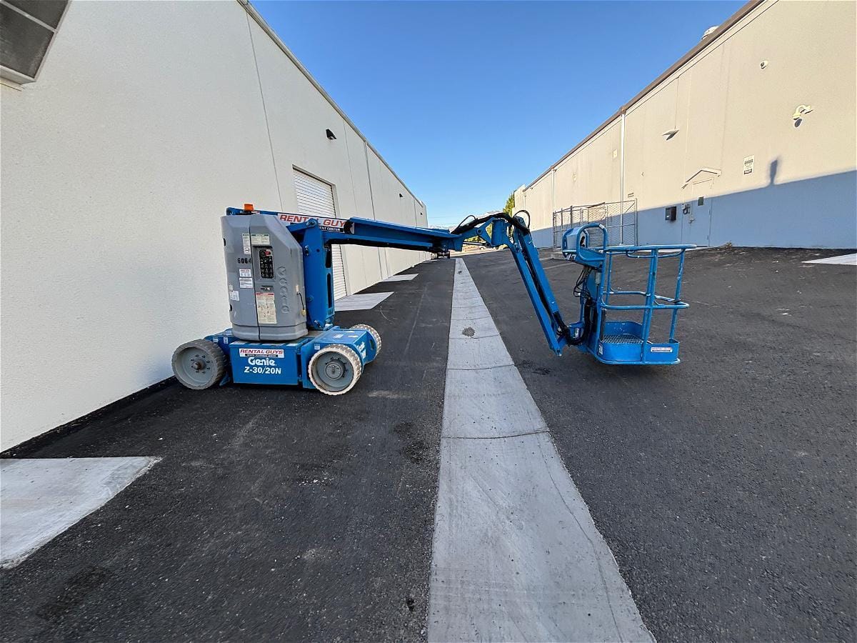 2014 Genie Z-30/20N Equipment Image0