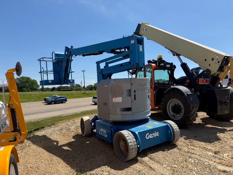 2014 Genie Z34/22N Equipment Image0