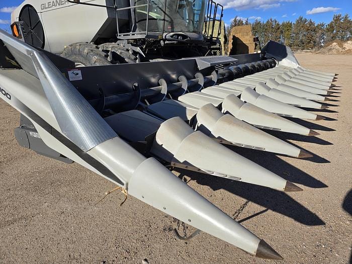 2014 Gleaner 3000 Equipment Image0