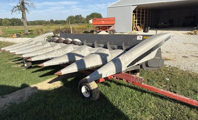 Image of Gleaner 3000 equipment image 2