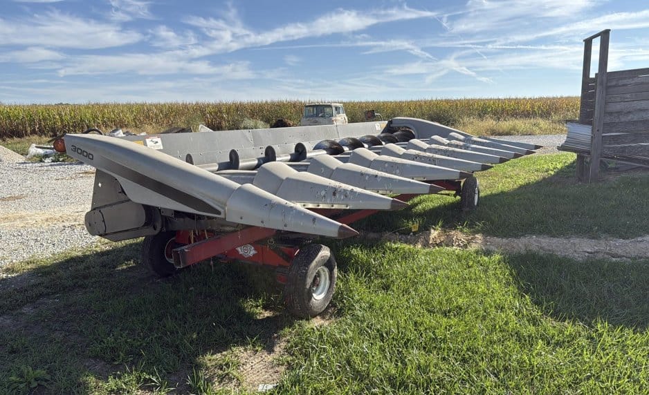 2014 Gleaner 3000 Equipment Image0